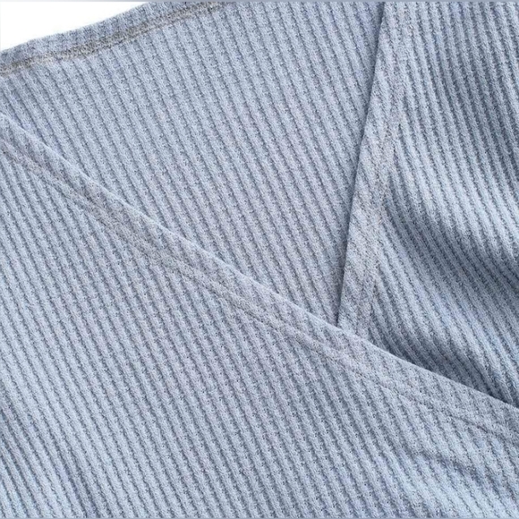  V Neck 
Long Sleeve - Picture 3 of 4